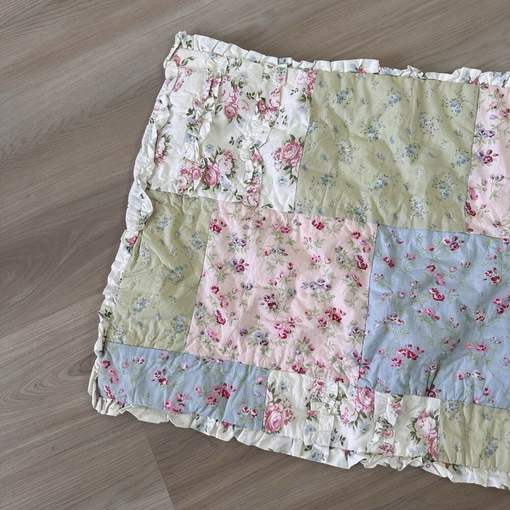 SIMPLY SHABBY CHIC RACHEL ASHWELL - FLORAL PATCHWORK RUFFLED STD. PILLOW SHAM - Picture 2 of 9